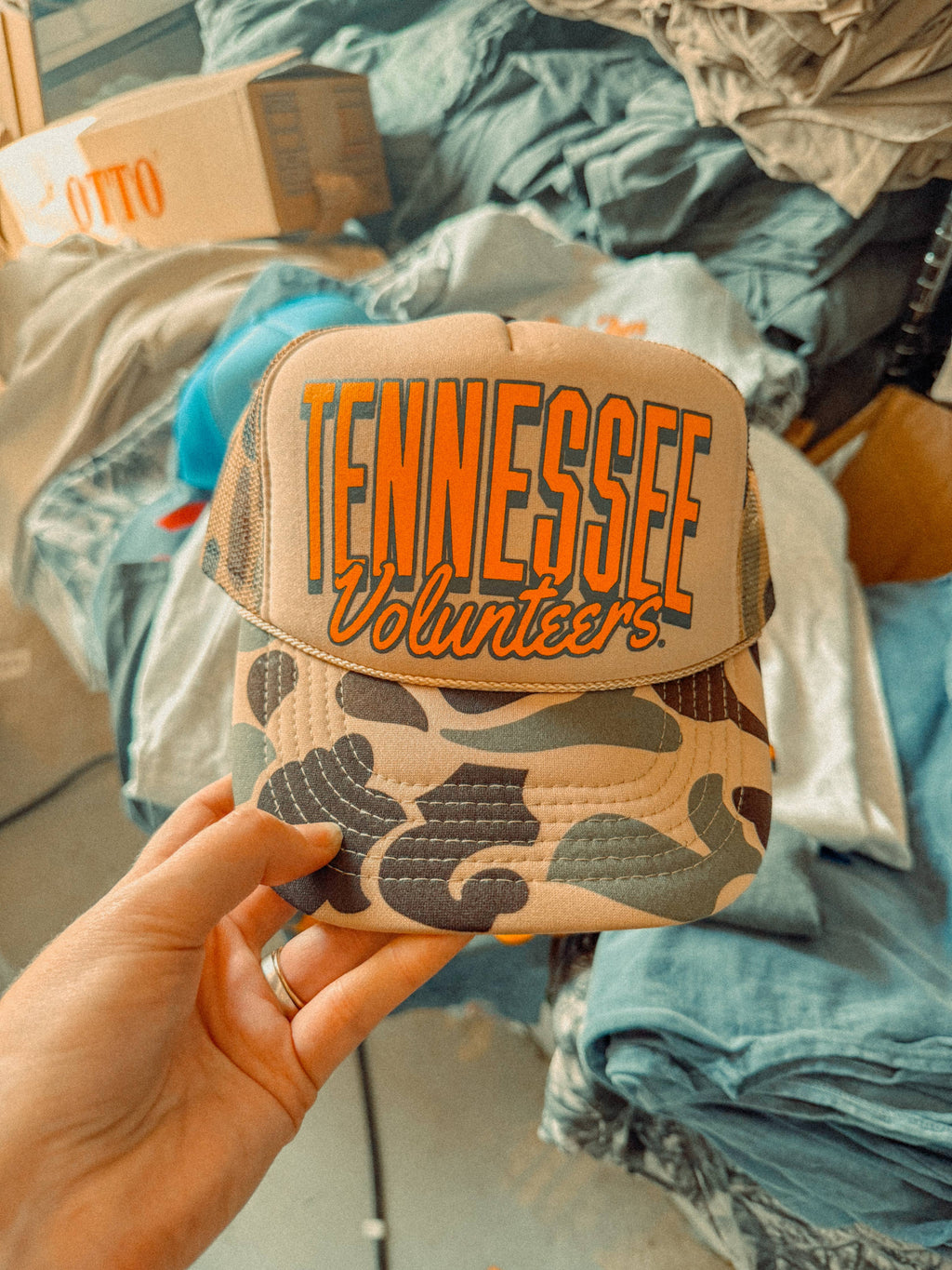 Tennessee Volunteers, Game Day Trucker Hat: Tan Camo