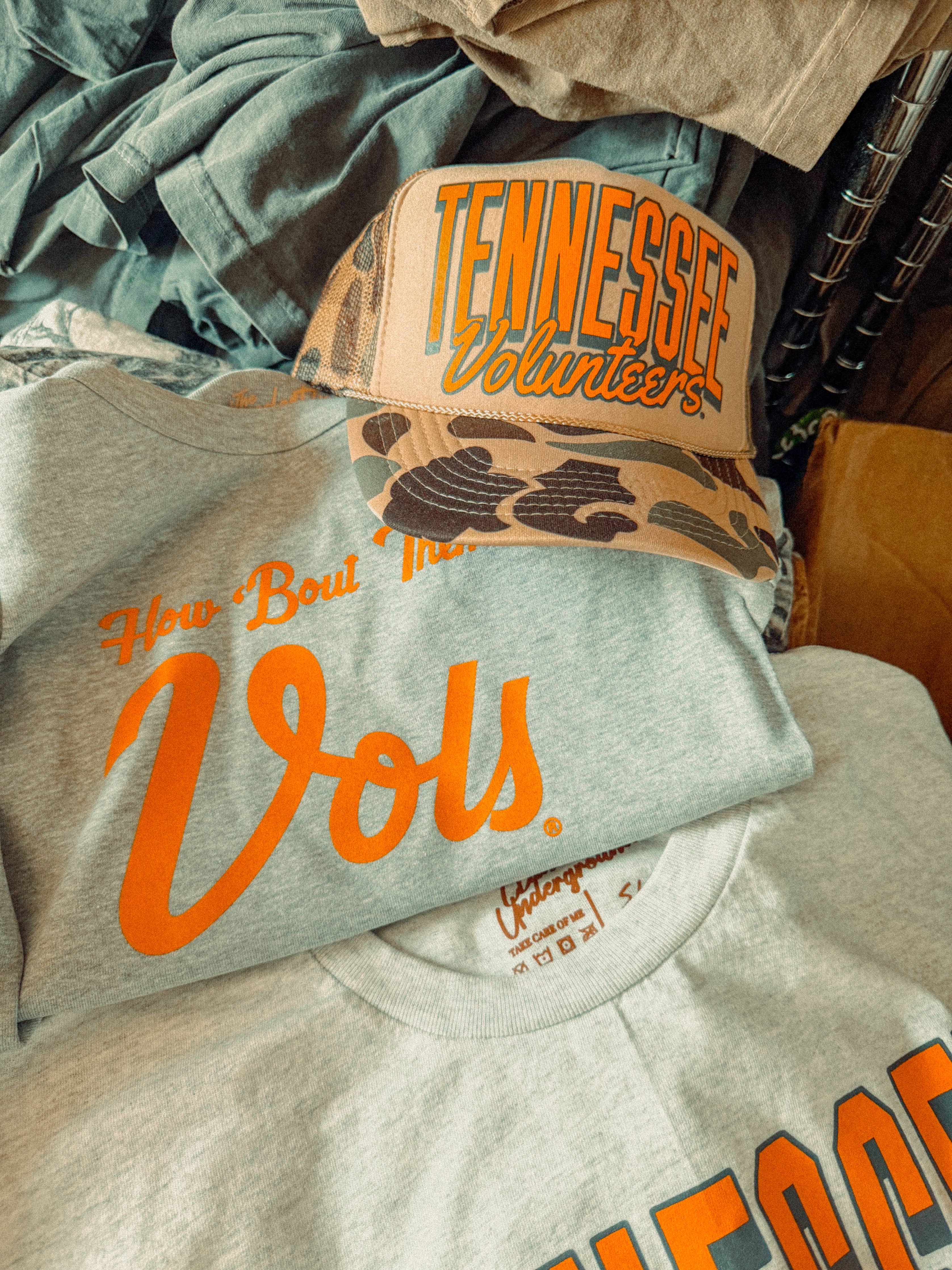 Tennessee Volunteers, Game Day Trucker Hat: Tan Camo