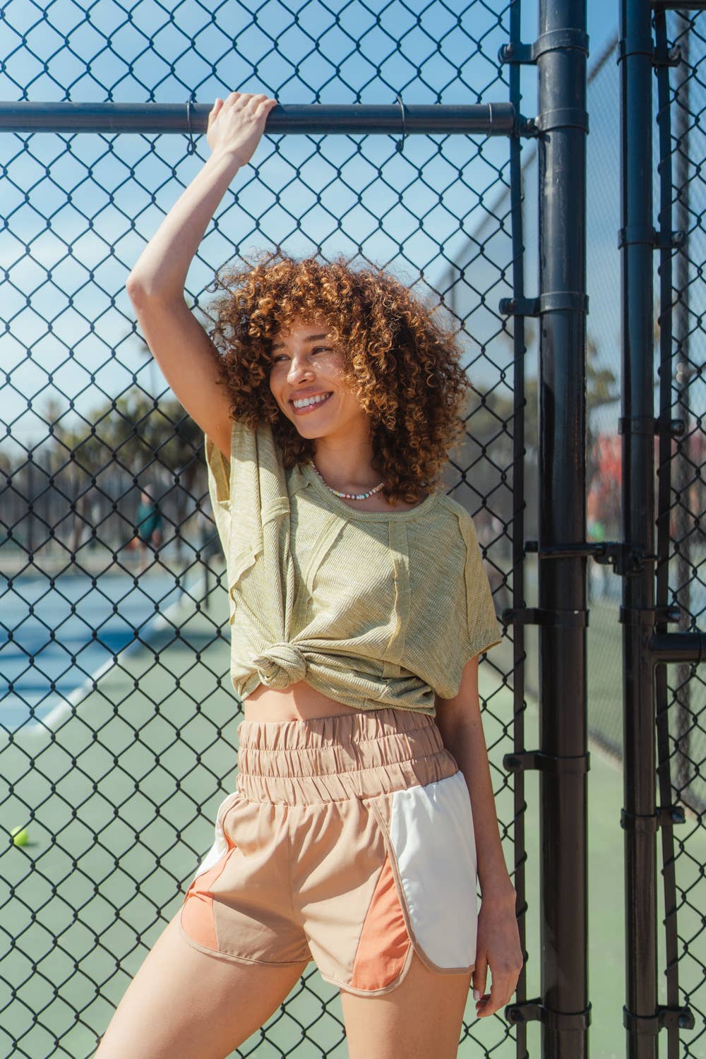 NP70066-Color-block activewear shorts: MOCHA / S-M-L/2-2-2
